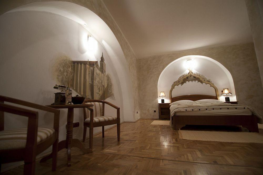 Casa Albert Boutique & Restaurant Braşov Buitenkant foto