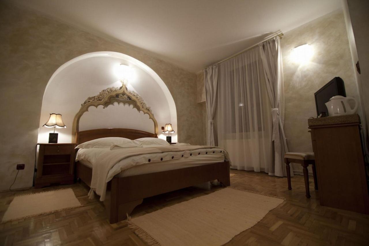 Casa Albert Boutique & Restaurant Braşov Buitenkant foto